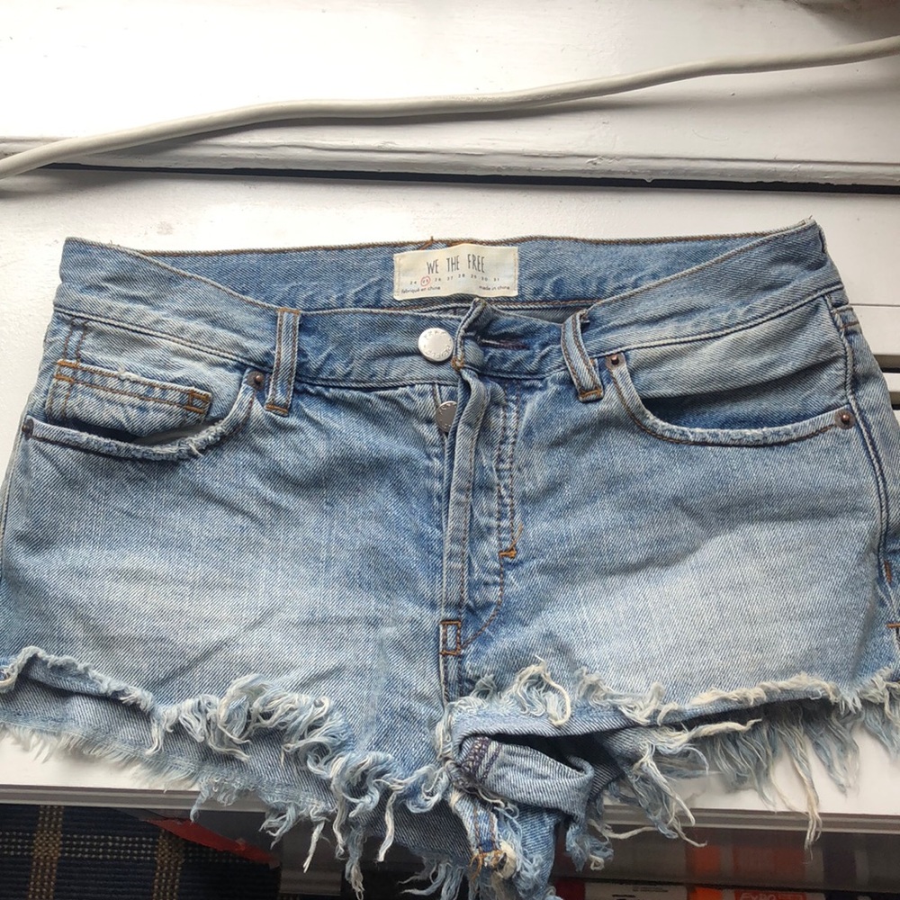 We the free (free people) distressed short